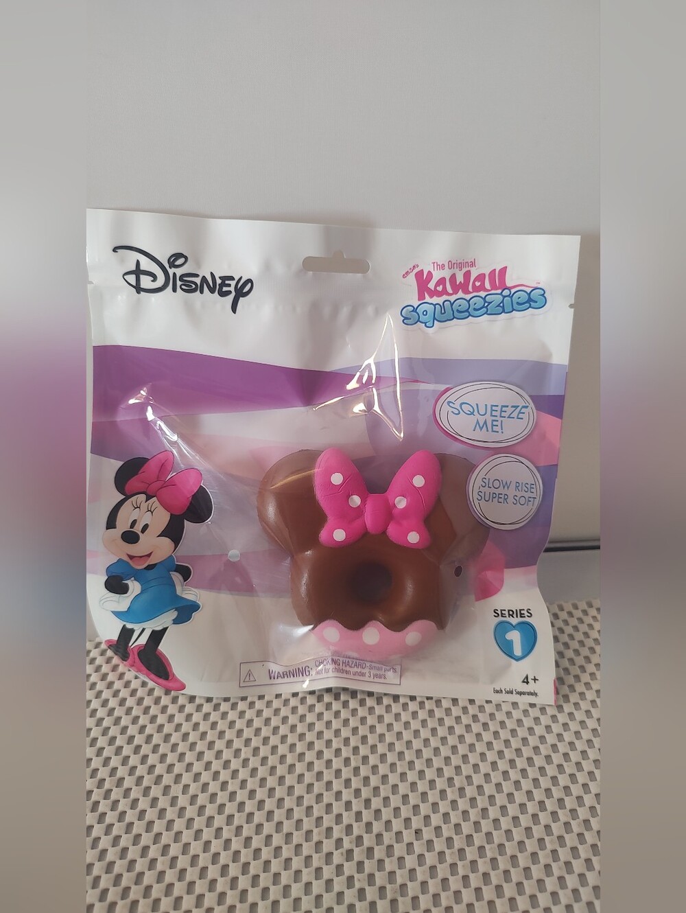 The Original Kawall Squeezies Disney Series 1 Minnie Mouse Donut Toy NWT